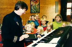 Peter Lodwick with audience. Photo: Frede Y.Eriksen, Glomdalen